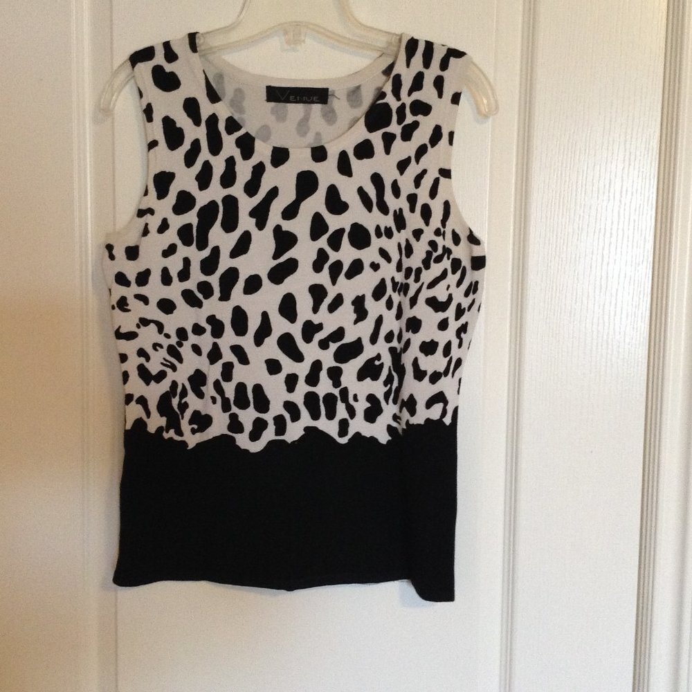 Venue Women's Knitted Sleeveless Tank Top Black White Leopard Print